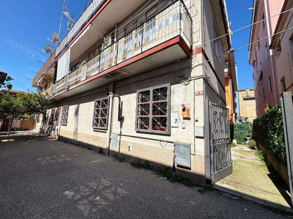 locale commerciale in vendita a Battipaglia in zona Serroni