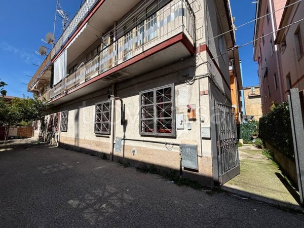 locale commerciale in vendita a Battipaglia in zona Serroni