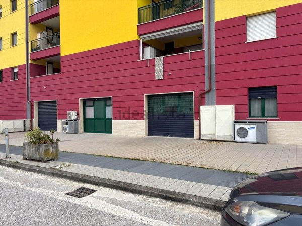 locale commerciale in vendita a Battipaglia