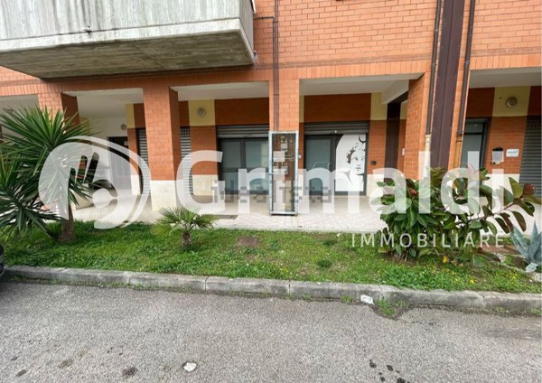 locale commerciale in vendita a Battipaglia in zona Belvedere