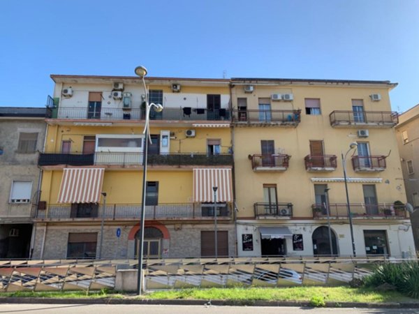 locale commerciale in vendita a Battipaglia in zona Turco
