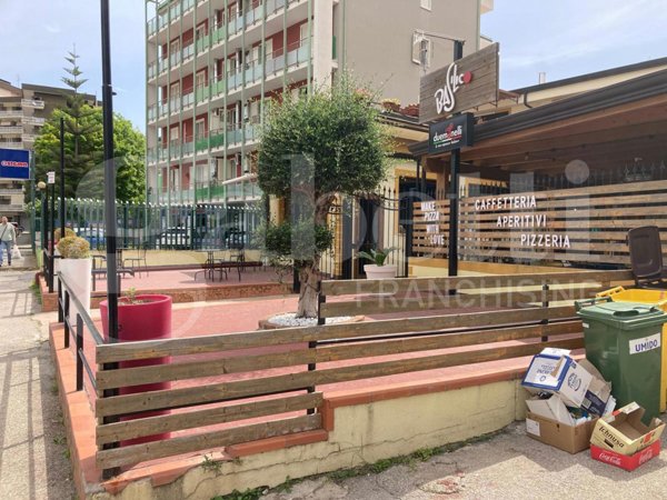 locale commerciale in vendita a Battipaglia