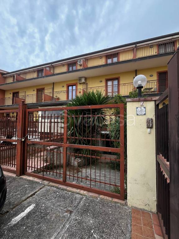 casa indipendente in vendita a Battipaglia in zona Aversana / San Luigi