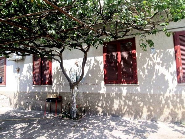 casa indipendente in vendita a Battipaglia in zona Serroni