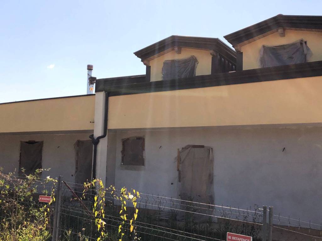 casa indipendente in vendita a Battipaglia in zona Serroni