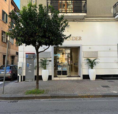 negozio in vendita a Battipaglia in zona Centro Città
