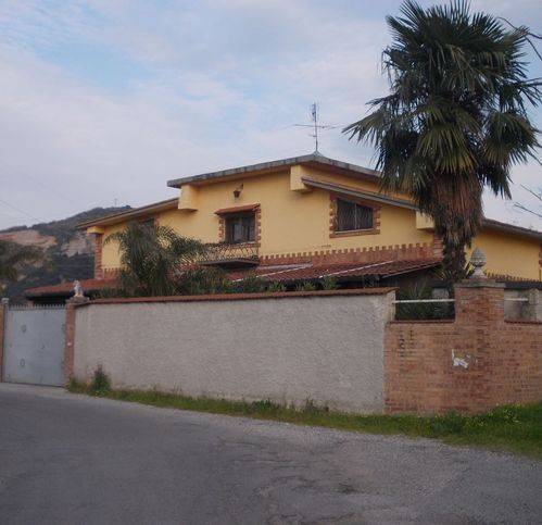 casa indipendente in vendita a Battipaglia