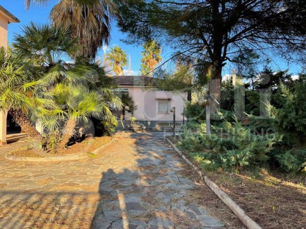 casa indipendente in vendita a Battipaglia in zona Serroni