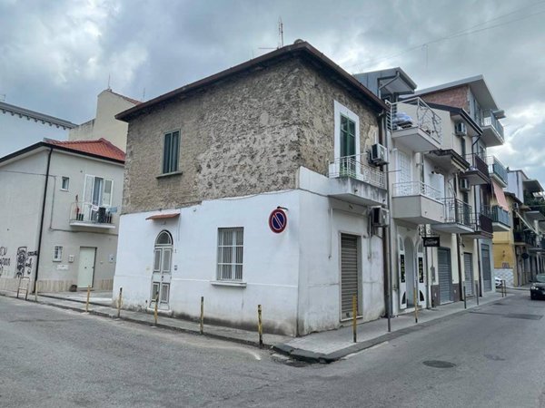 casa indipendente in vendita a Battipaglia in zona Centro Città