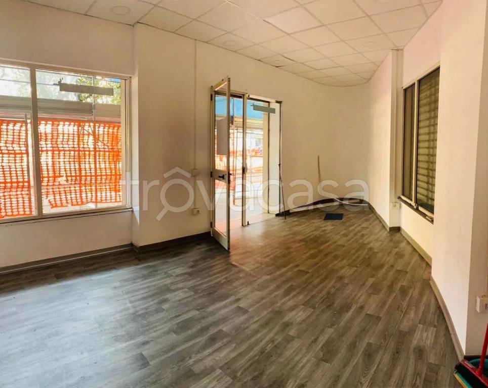 negozio in affitto a Battipaglia