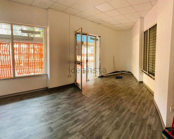 locale commerciale in vendita a Battipaglia