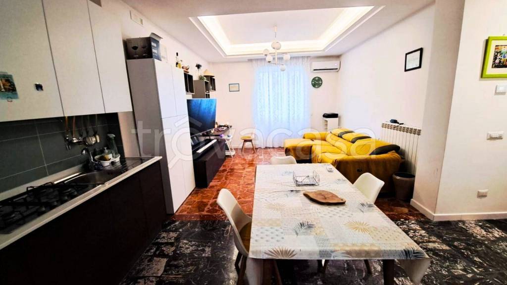 appartamento in vendita a Battipaglia in zona Centro Città
