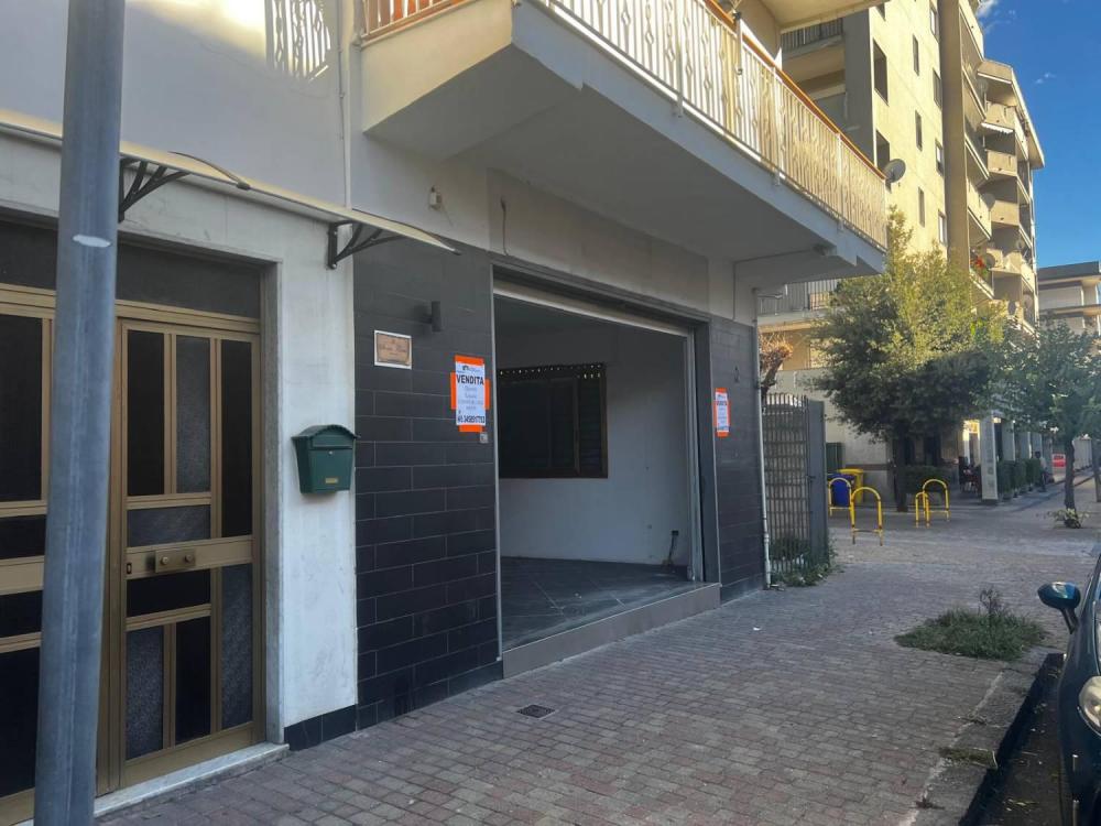 locale commerciale in vendita a Battipaglia