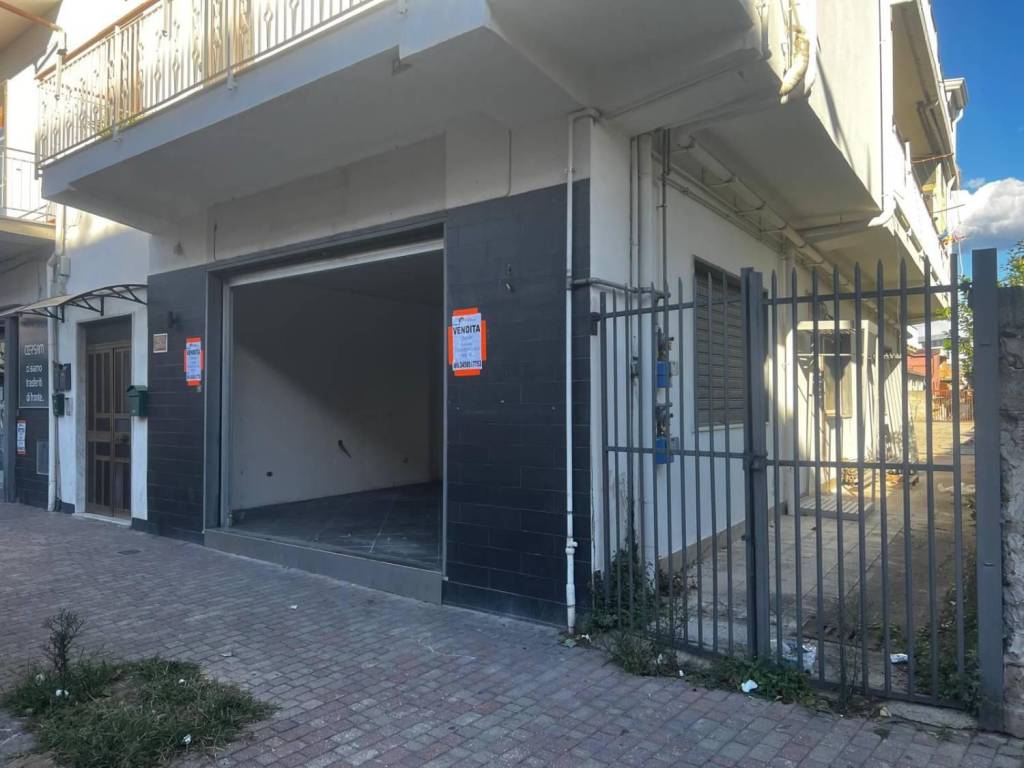 negozio in vendita a Battipaglia