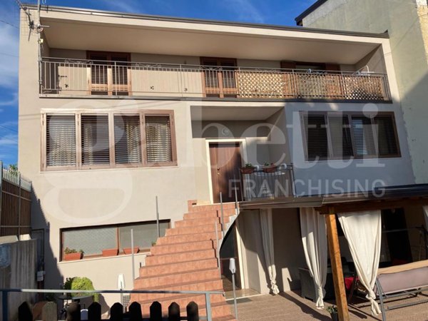 casa indipendente in vendita a Battipaglia in zona Serroni