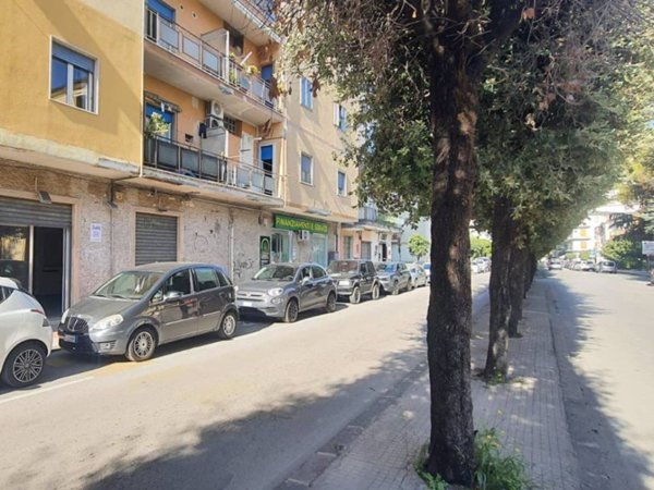negozio in vendita a Battipaglia