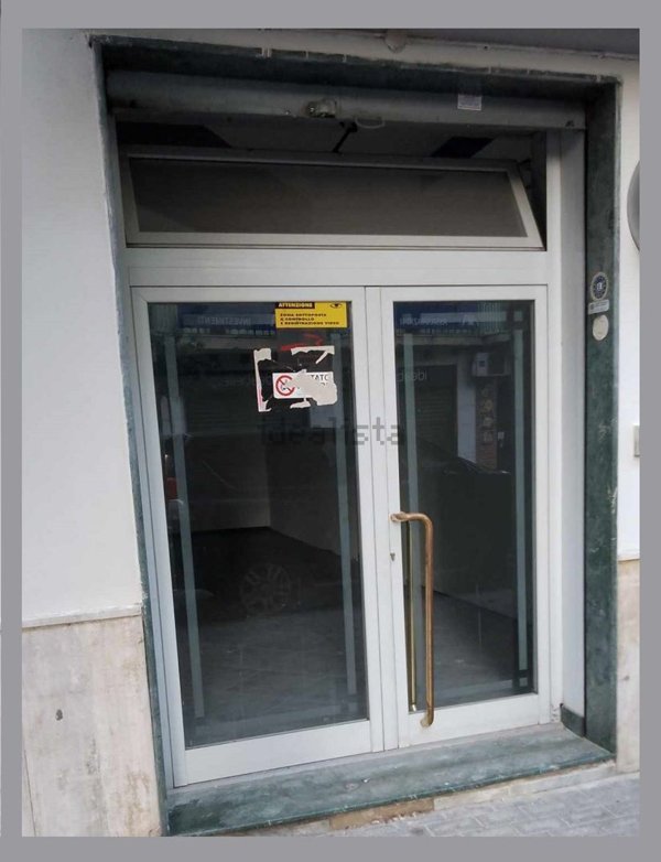 locale commerciale in vendita a Battipaglia