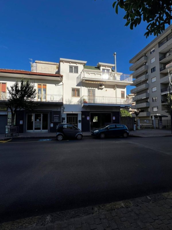 locale commerciale in vendita a Battipaglia