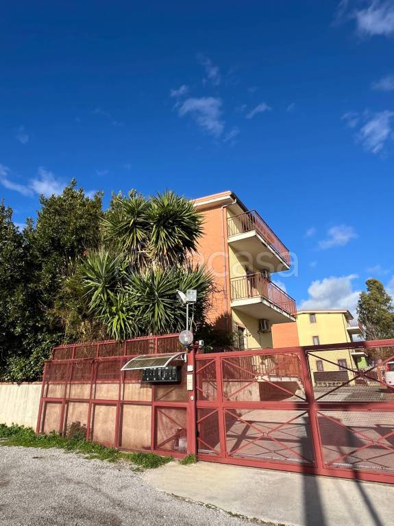 casa indipendente in vendita a Battipaglia in zona Aversana / San Luigi