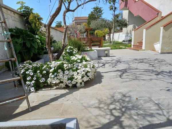 casa indipendente in vendita a Battipaglia in zona Lido Lago