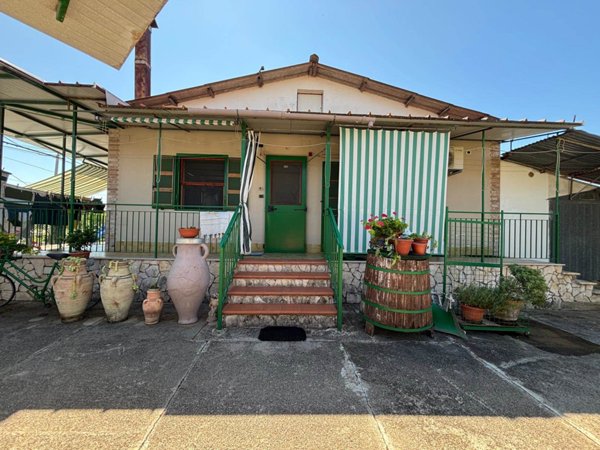 casa indipendente in vendita a Battipaglia in zona Centro Città