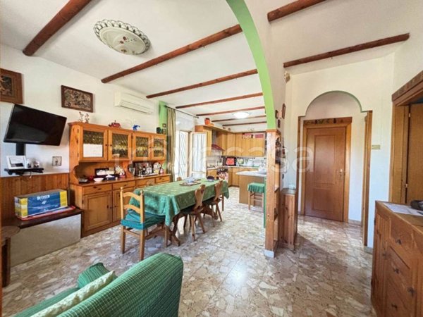 casa indipendente in vendita a Battipaglia in zona Centro Città