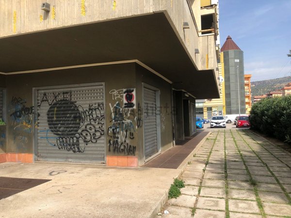 locale commerciale in vendita a Battipaglia