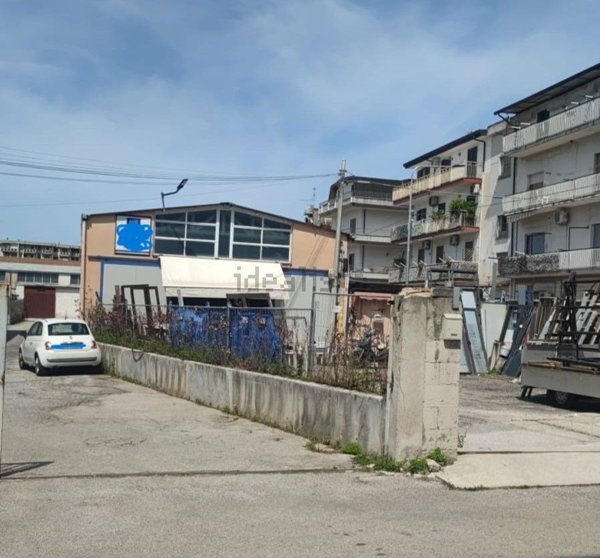 locale commerciale in vendita a Battipaglia