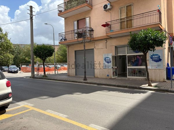 locale commerciale in vendita a Battipaglia
