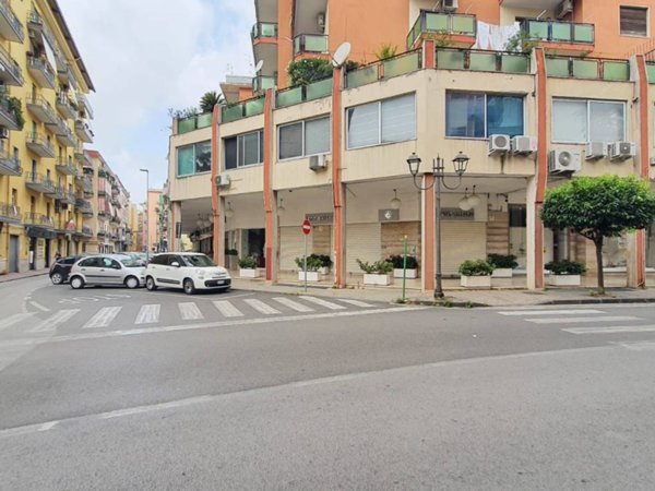 negozio in vendita a Battipaglia
