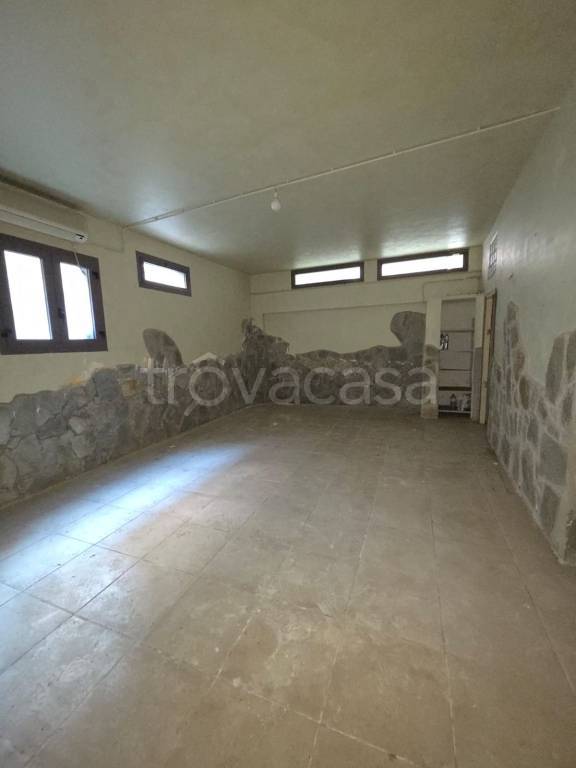 locale commerciale in vendita a Battipaglia in zona Centro Città