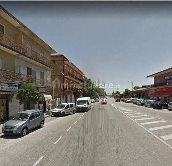 locale commerciale in vendita a Battipaglia in zona Taverna Maratea
