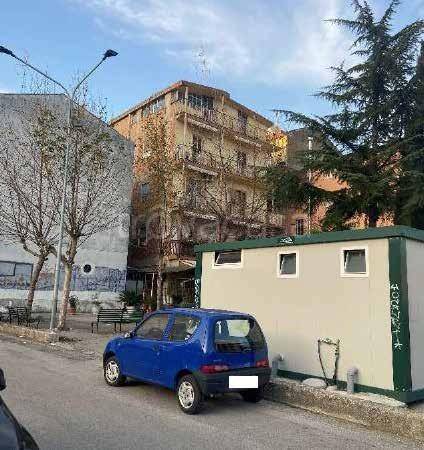locale commerciale in vendita a Battipaglia