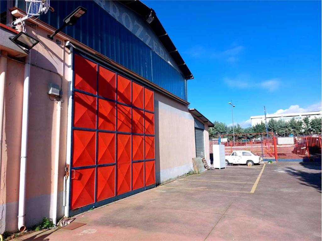 locale commerciale in vendita a Battipaglia