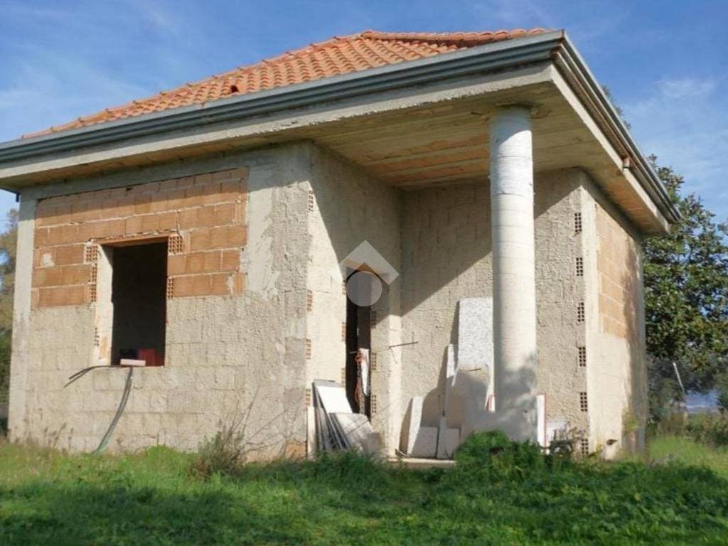 casa indipendente in vendita a Battipaglia in zona Lido Lago