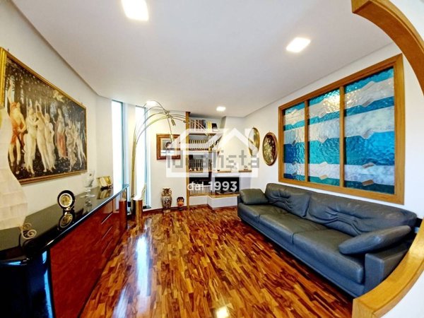 casa indipendente in vendita a Battipaglia in zona Serroni