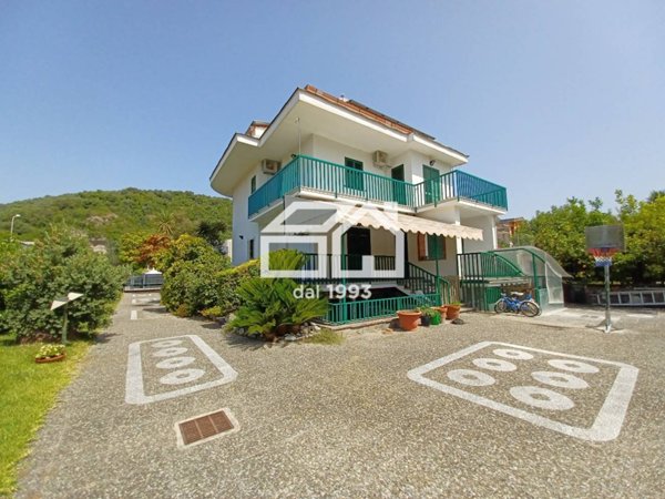 casa indipendente in vendita a Battipaglia in zona Centro Città