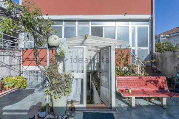 casa indipendente in vendita a Battipaglia in zona Lido Lago