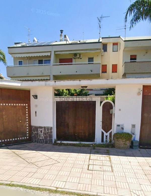 casa indipendente in vendita a Battipaglia in zona Serroni