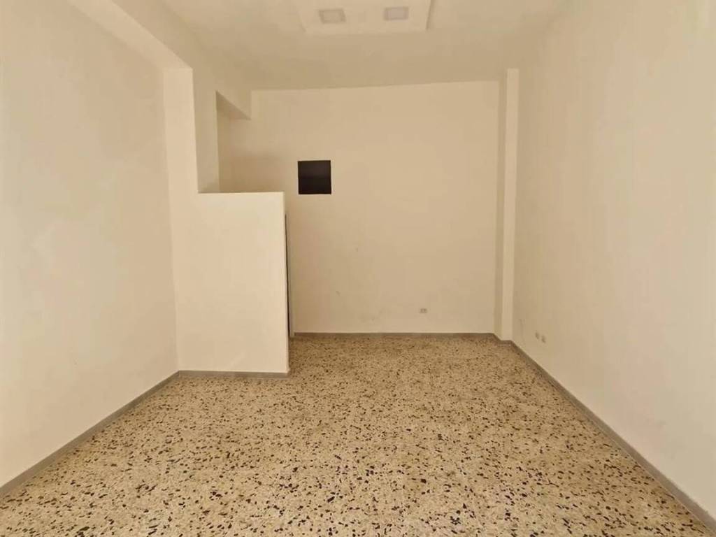 locale commerciale in vendita a Battipaglia