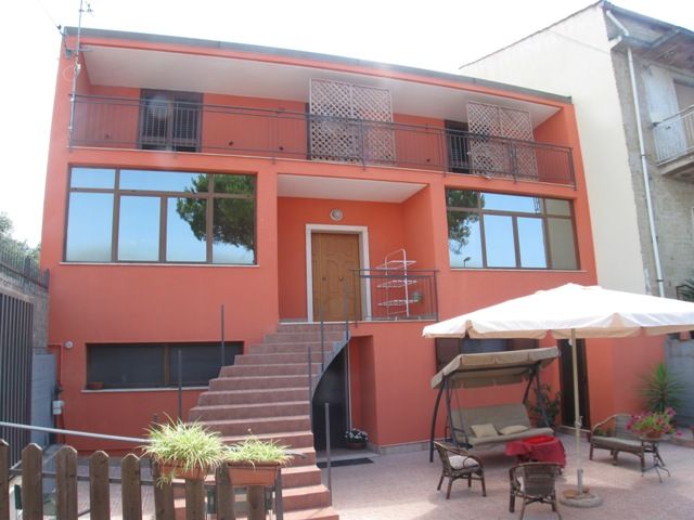 casa indipendente in vendita a Battipaglia in zona Serroni