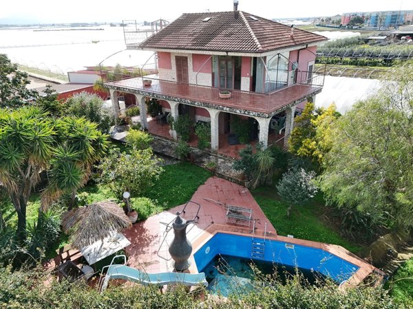 casa indipendente in vendita a Battipaglia