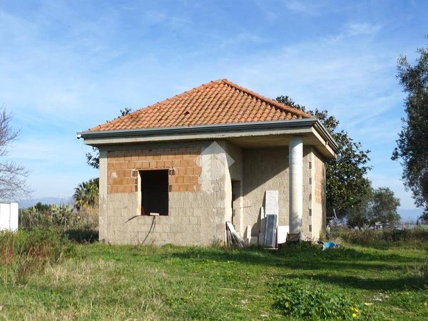 casa indipendente in vendita a Battipaglia in zona Lido Lago