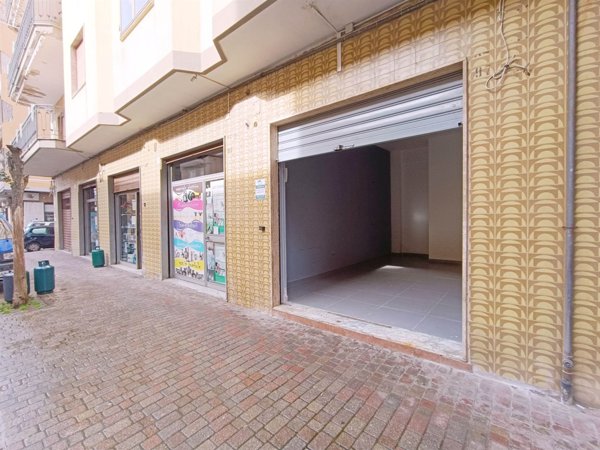 negozio in vendita a Battipaglia