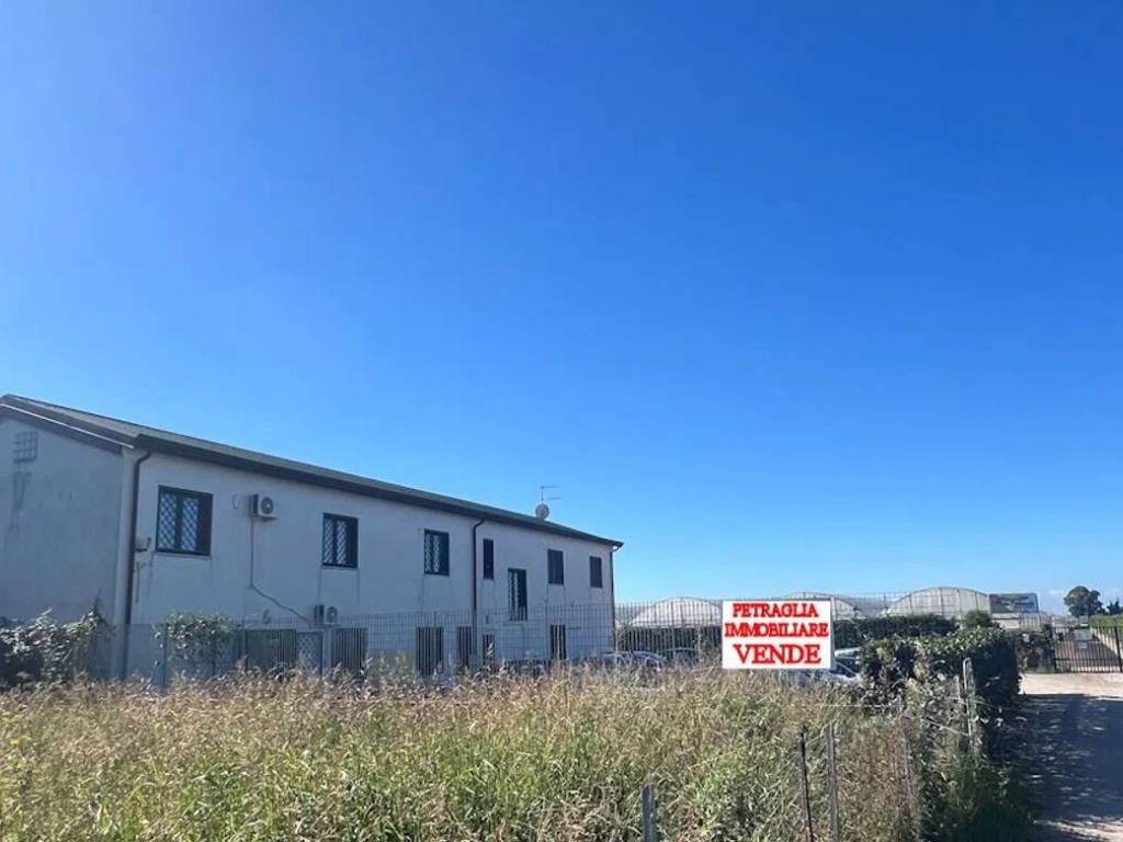 locale commerciale in vendita a Battipaglia