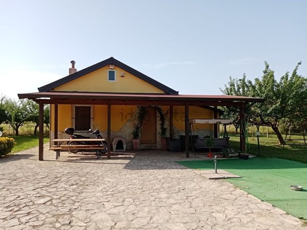 casa indipendente in vendita a Battipaglia