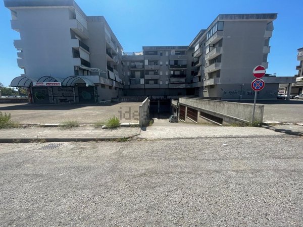 locale di sgombero in vendita a Battipaglia