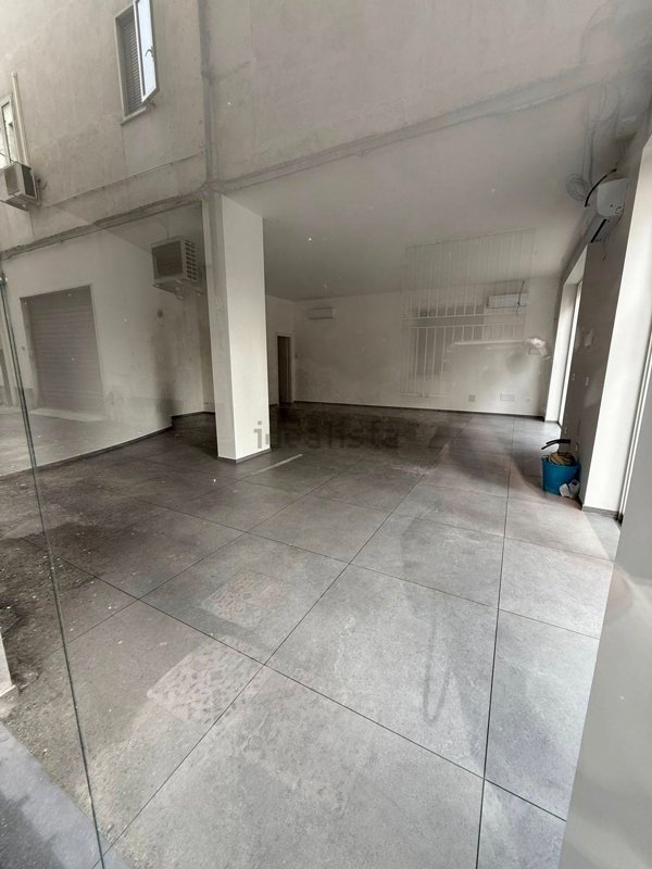 locale commerciale in vendita a Battipaglia