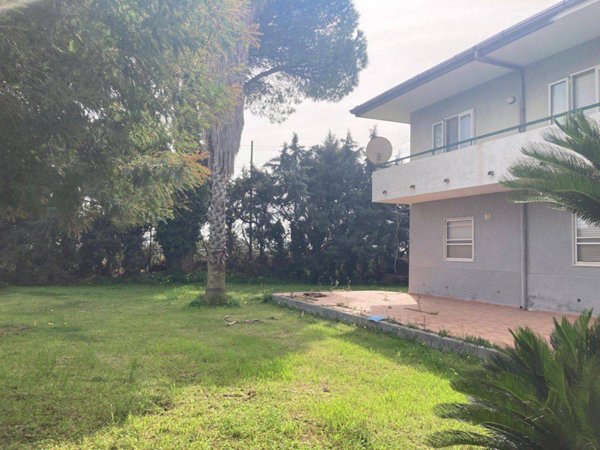 casa indipendente in vendita a Battipaglia in zona Aversana / San Luigi