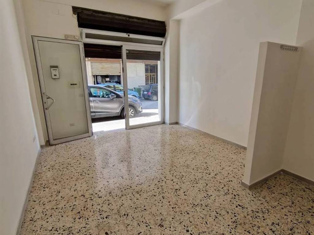 negozio in vendita a Battipaglia